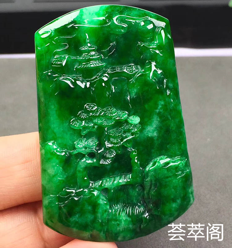 糯种辣绿山水牌翡翠挂件