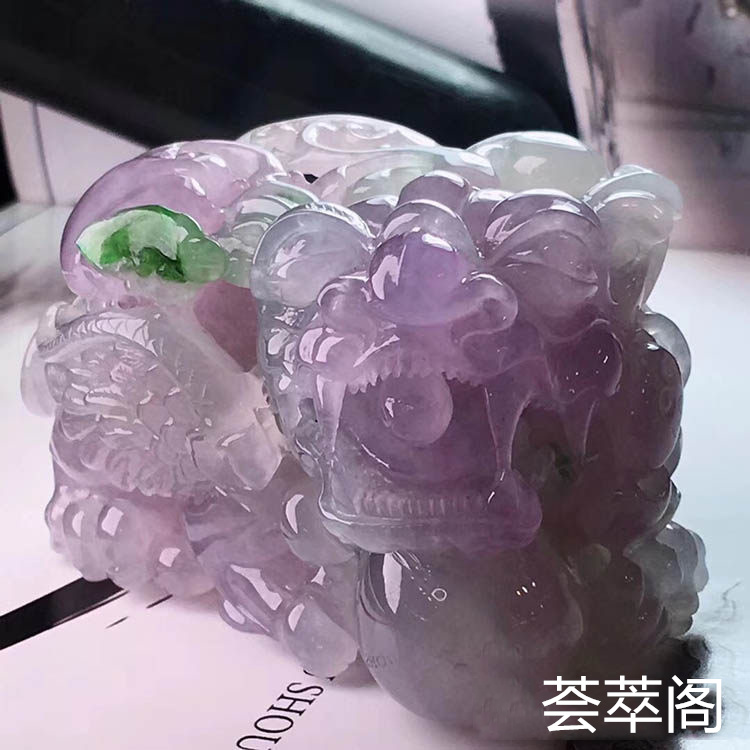 糯种春带彩貔貅翡翠摆件第1张