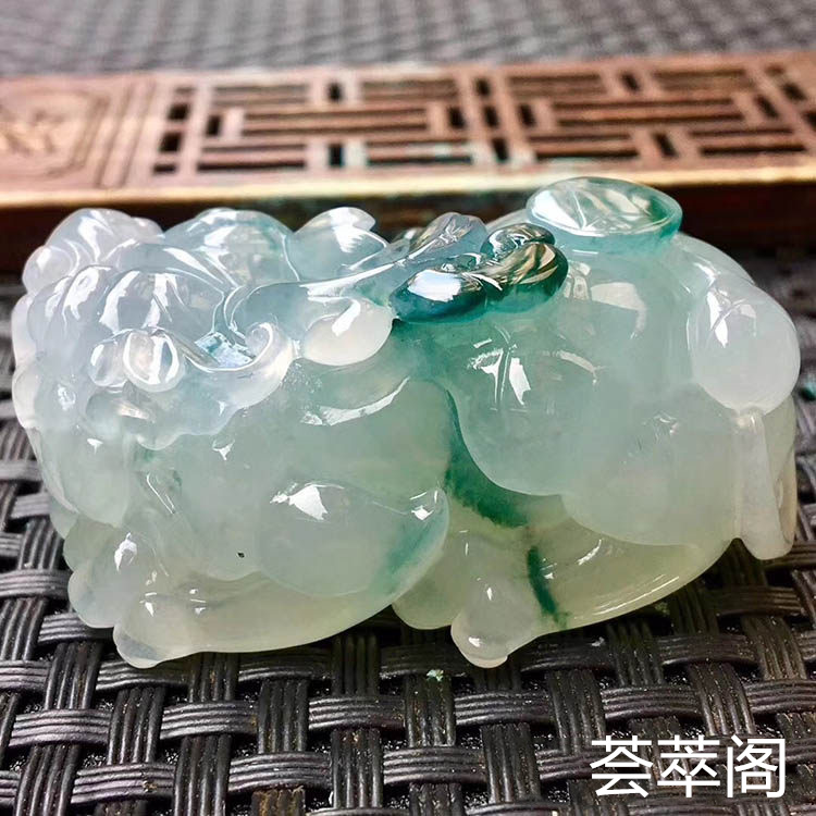 冰糯种飘花貔貅翡翠摆件第1张