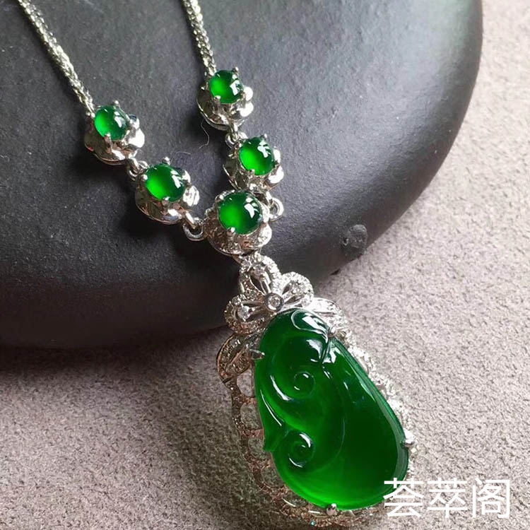 冰种帝王绿如意翡翠项链
