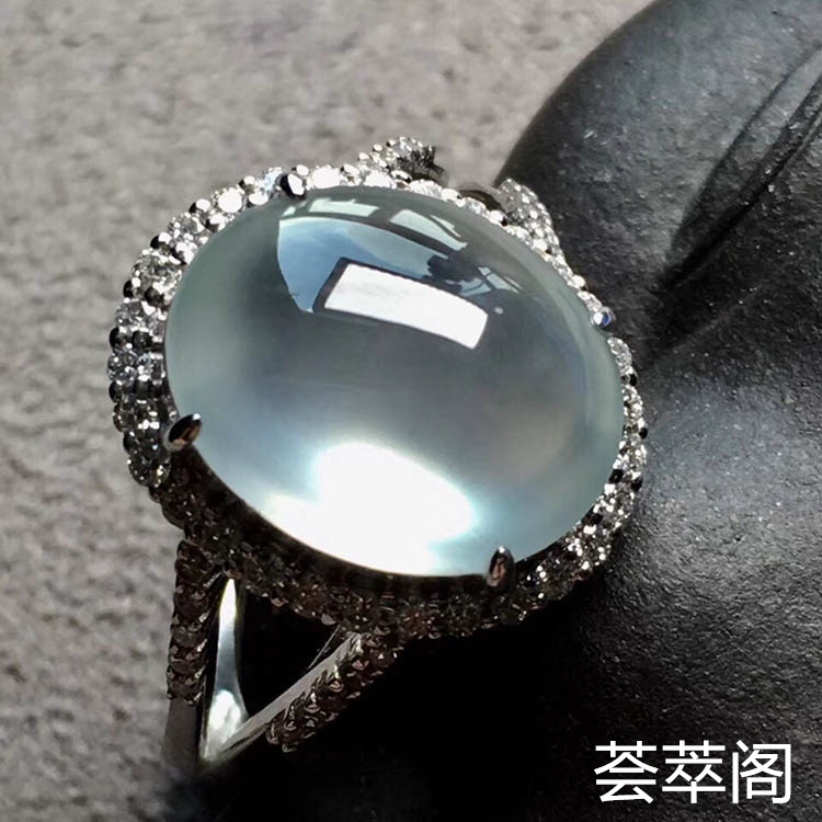 玻璃种无色蛋面翡翠戒指