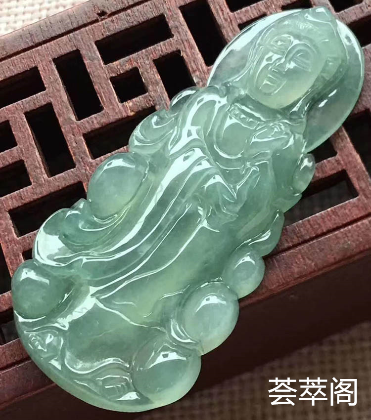 冰糯种底色观音翡翠吊坠