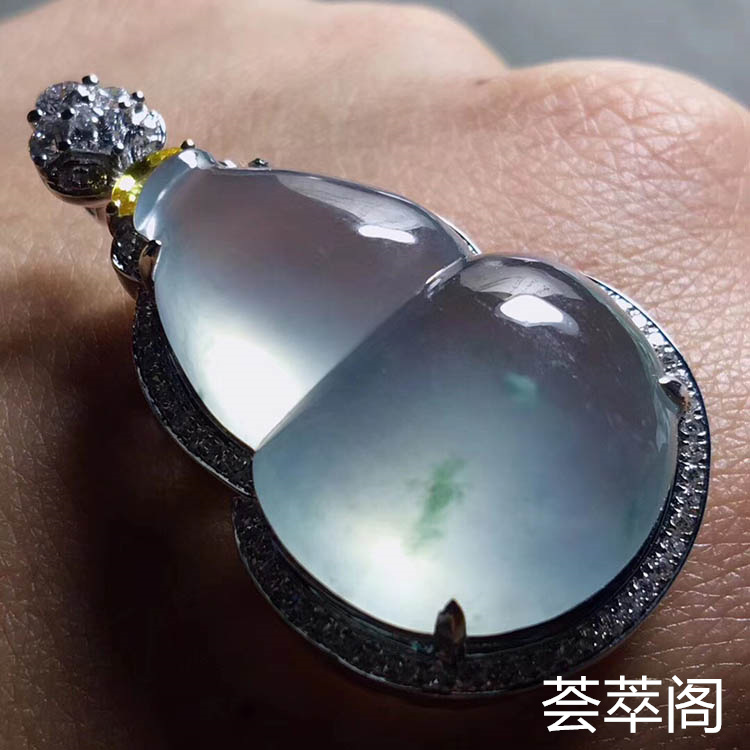 高冰种飘绿葫芦翡翠吊坠