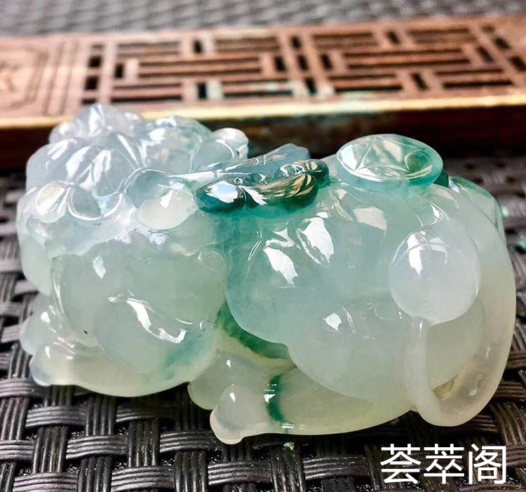 冰糯种飘花貔貅翡翠摆件第2张