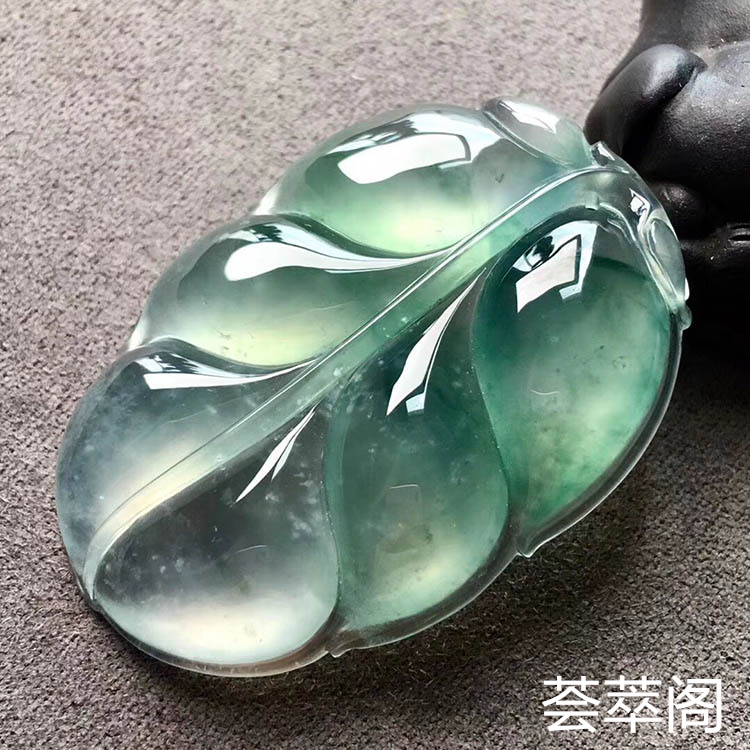 高冰种飘绿树叶翡翠吊坠