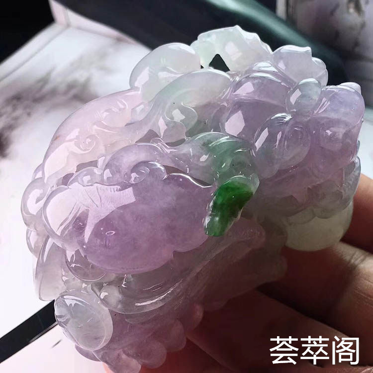 糯种春带彩貔貅翡翠摆件第3张