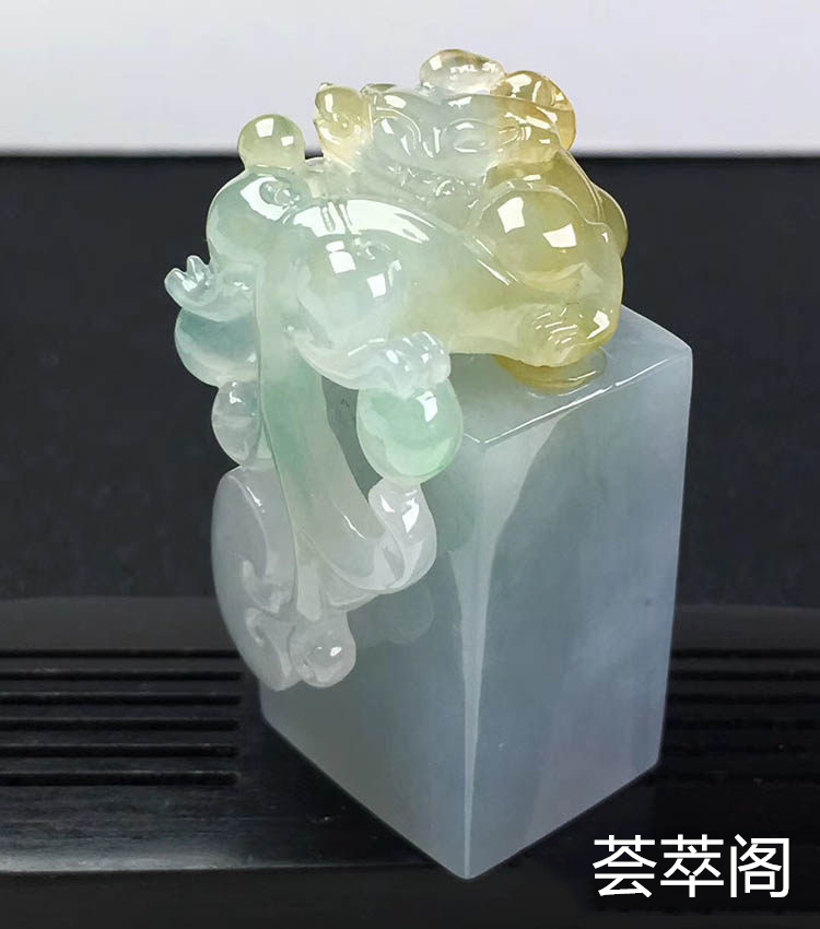 糯种三彩翡翠印章摆件第6张