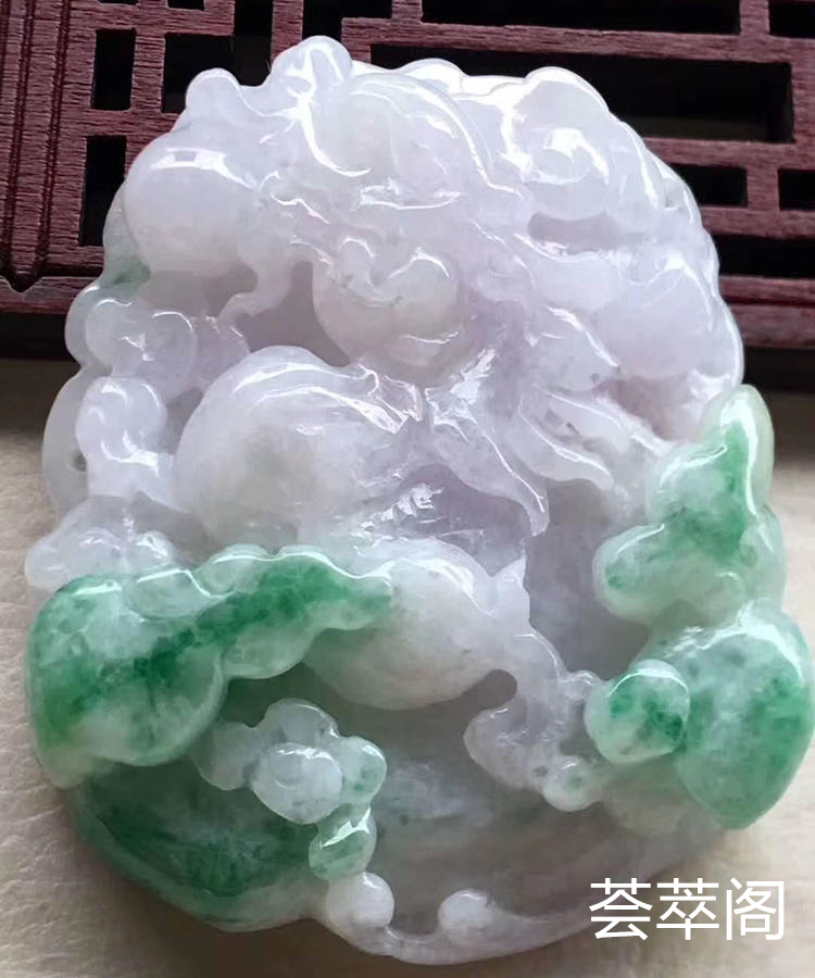 糯种春带彩龙牌翡翠挂件