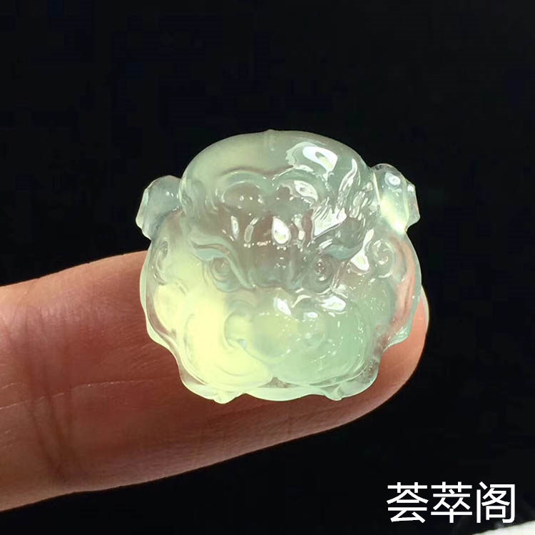 冰种晴水虎虎生威翡翠摆件