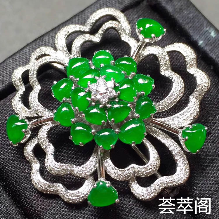 冰种阳绿花型翡翠胸针