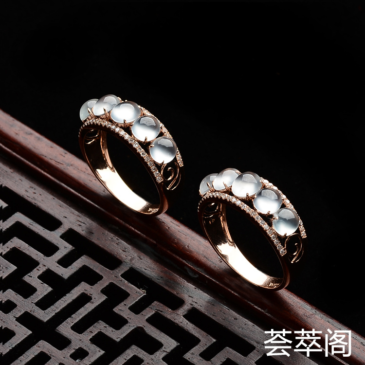 无色玻璃种起莹光翡翠镶金钻戒指（单价）