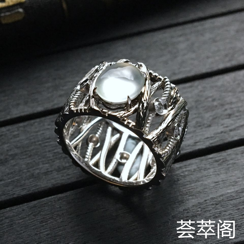无色玻璃种翡翠戒指 镶白金钻石