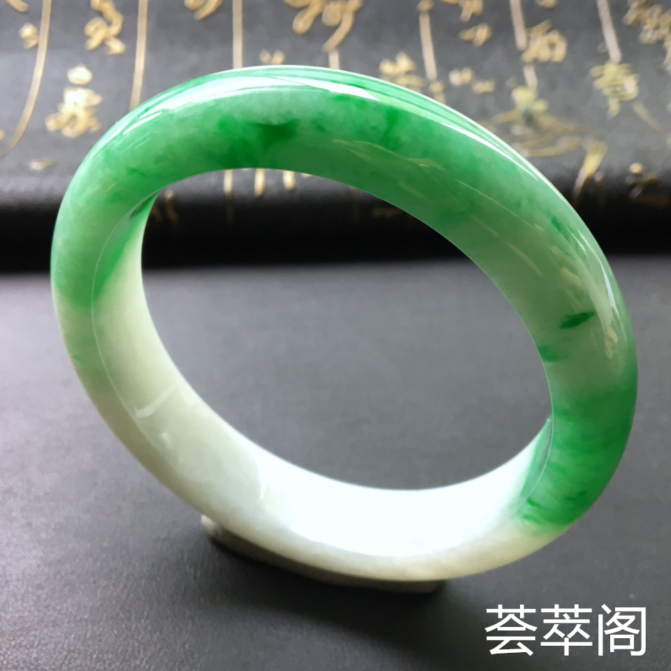 冰种飘绿翡翠手镯 