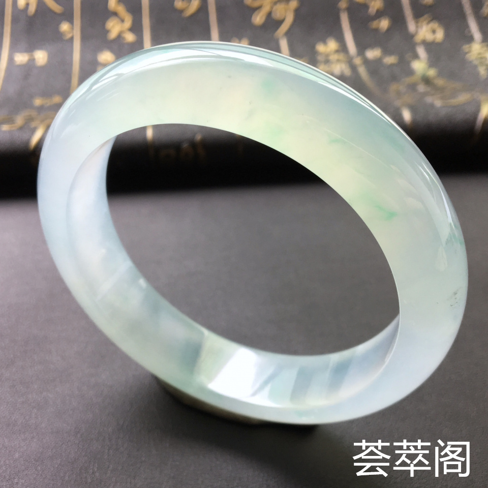 冰种飘绿翡翠手镯 