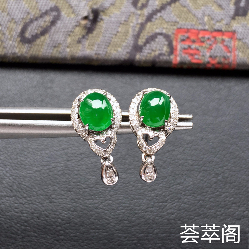 冰种阳绿翡翠耳钉一对 镶白金钻石第2张