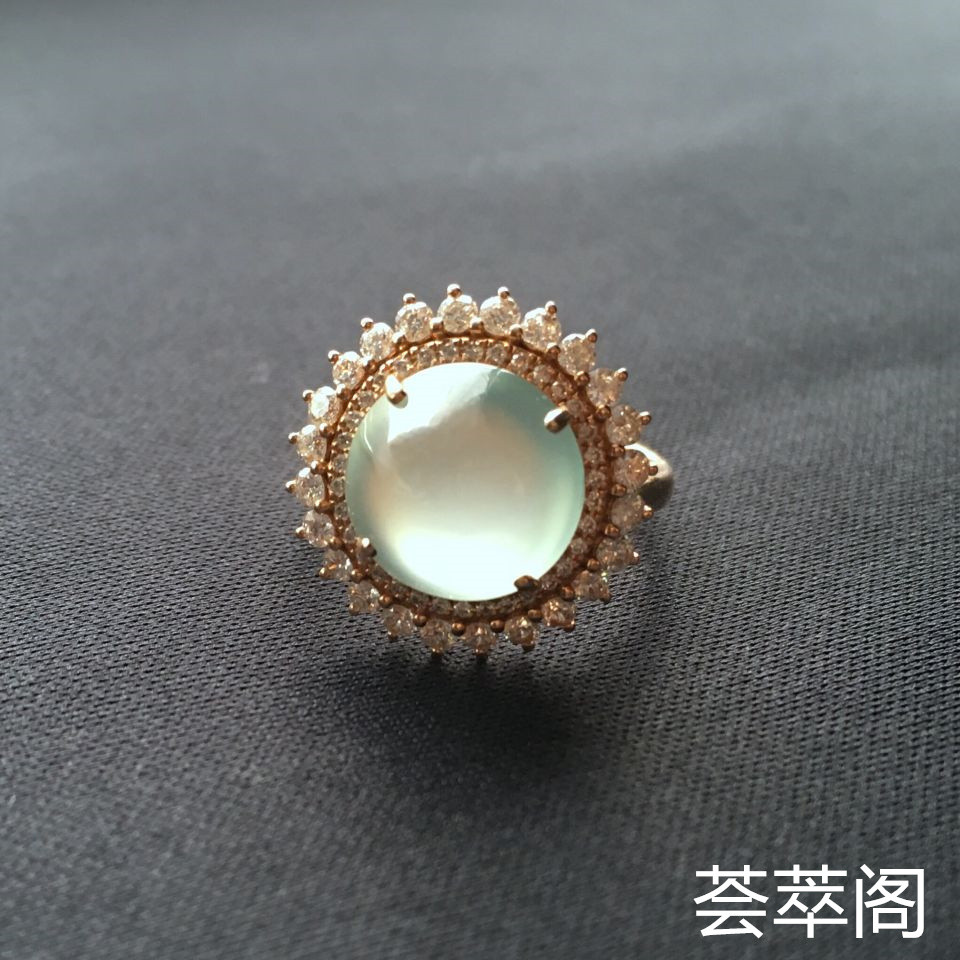 淡晴水玻璃种翡翠戒指 镶玫瑰金钻石