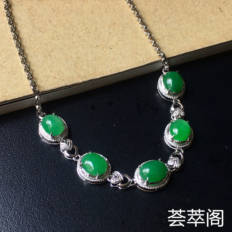 糯冰种晴水蛋面翡翠手链 镶白18K金钻石