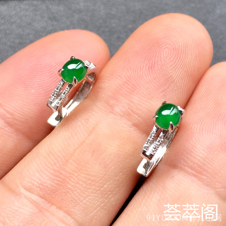 冰种阳绿镶白金钻石翡翠耳钉第6张