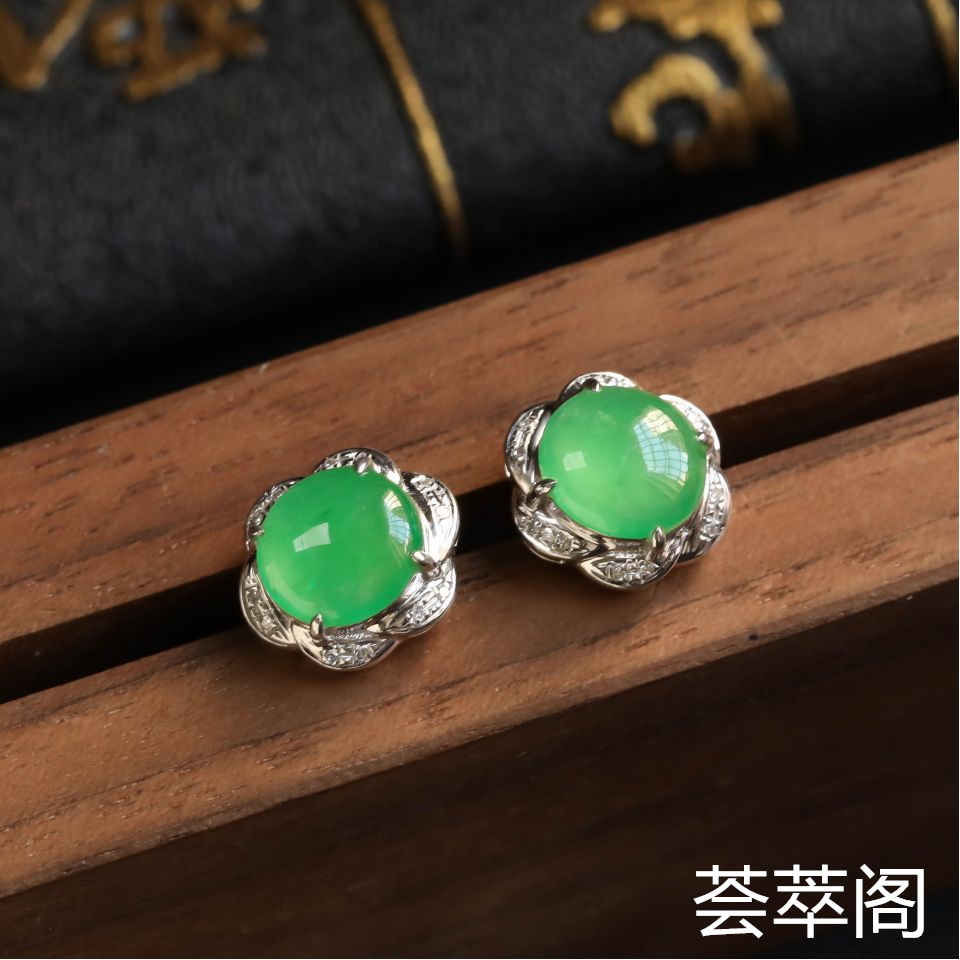 晴水飘翠冰种翡翠耳钉 镶白18K金钻石