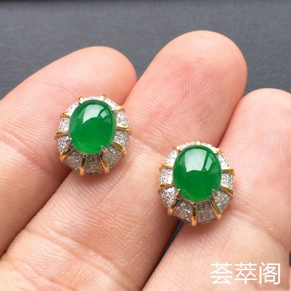 冰种阳绿翡翠耳钉一对 镶白金钻石第6张