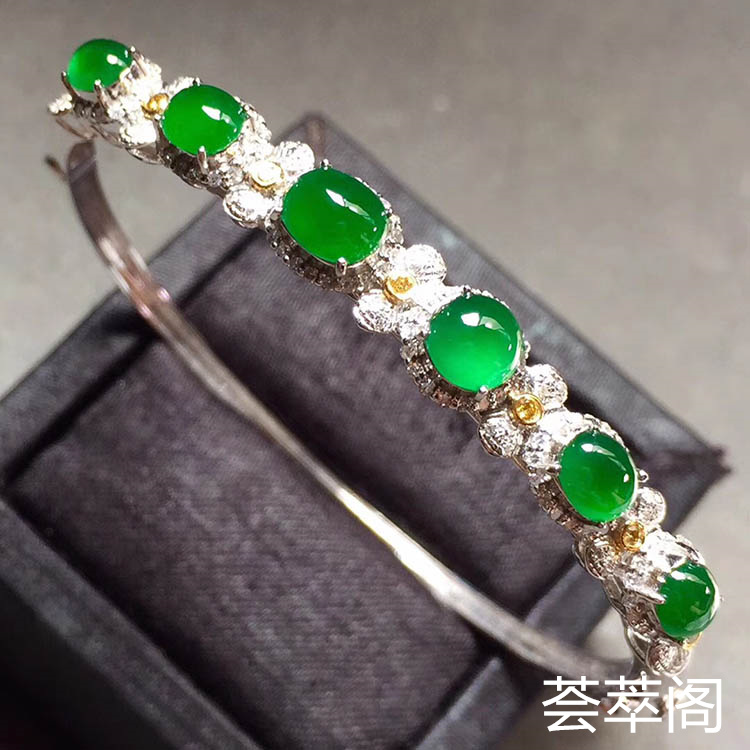冰种阳绿蛋面翡翠手环