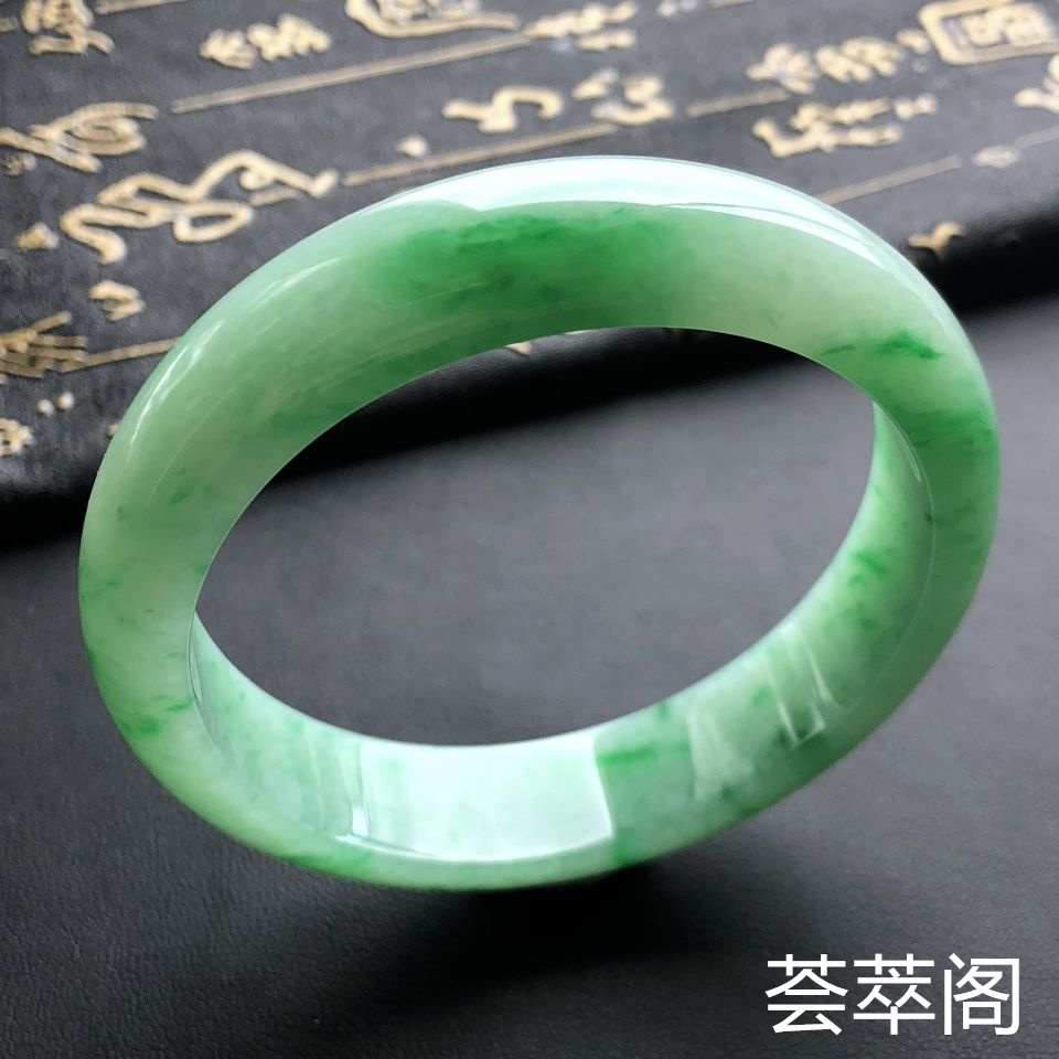 冰种飘绿翡翠手镯 