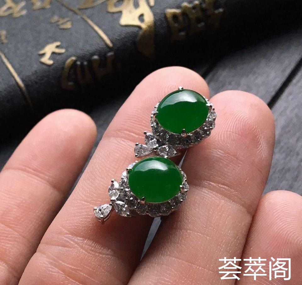 糯冰种阳绿翡翠耳钉镶白金钻石第7张