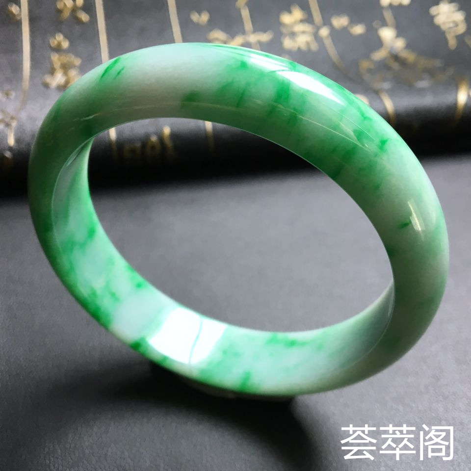 冰种飘绿翡翠手镯 