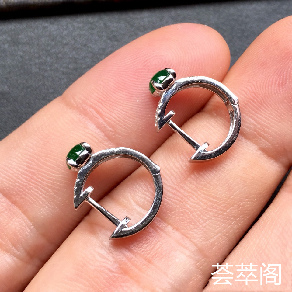 冰种阳绿镶白金钻石翡翠耳钉第8张