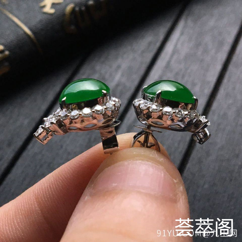 糯冰种阳绿翡翠耳钉镶白金钻石第6张