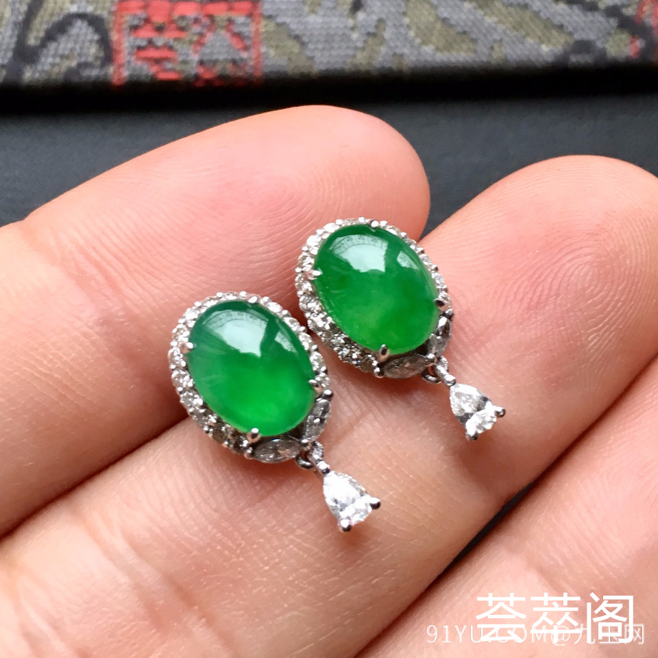 冰种阳绿翡翠耳钉一对 镶白金钻石第5张
