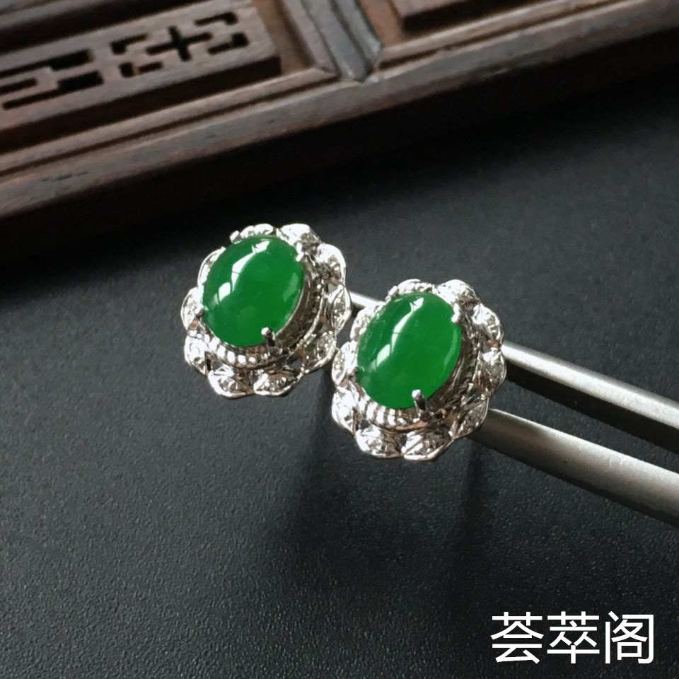 镶白金钻石糯冰种翠色翡翠耳钉
