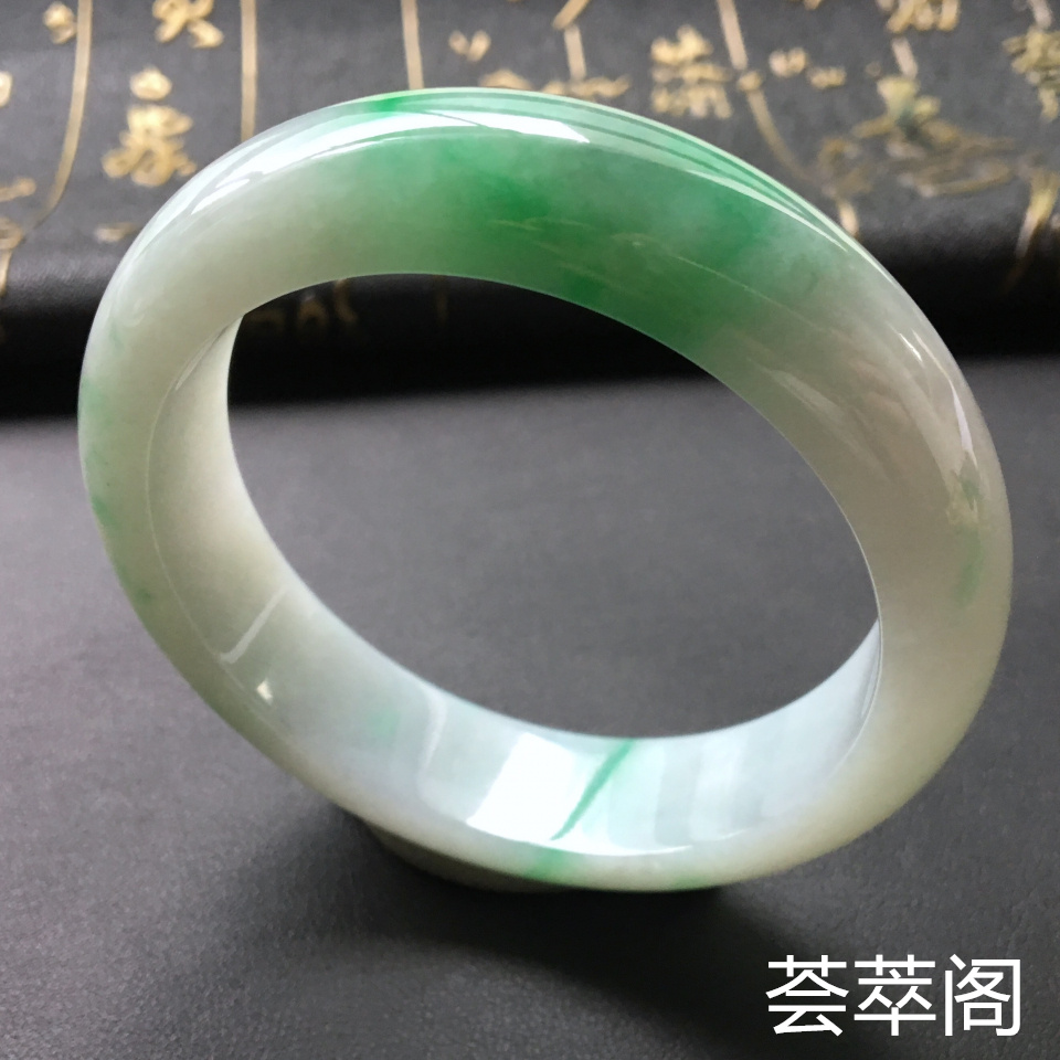 冰种飘绿翡翠手镯 