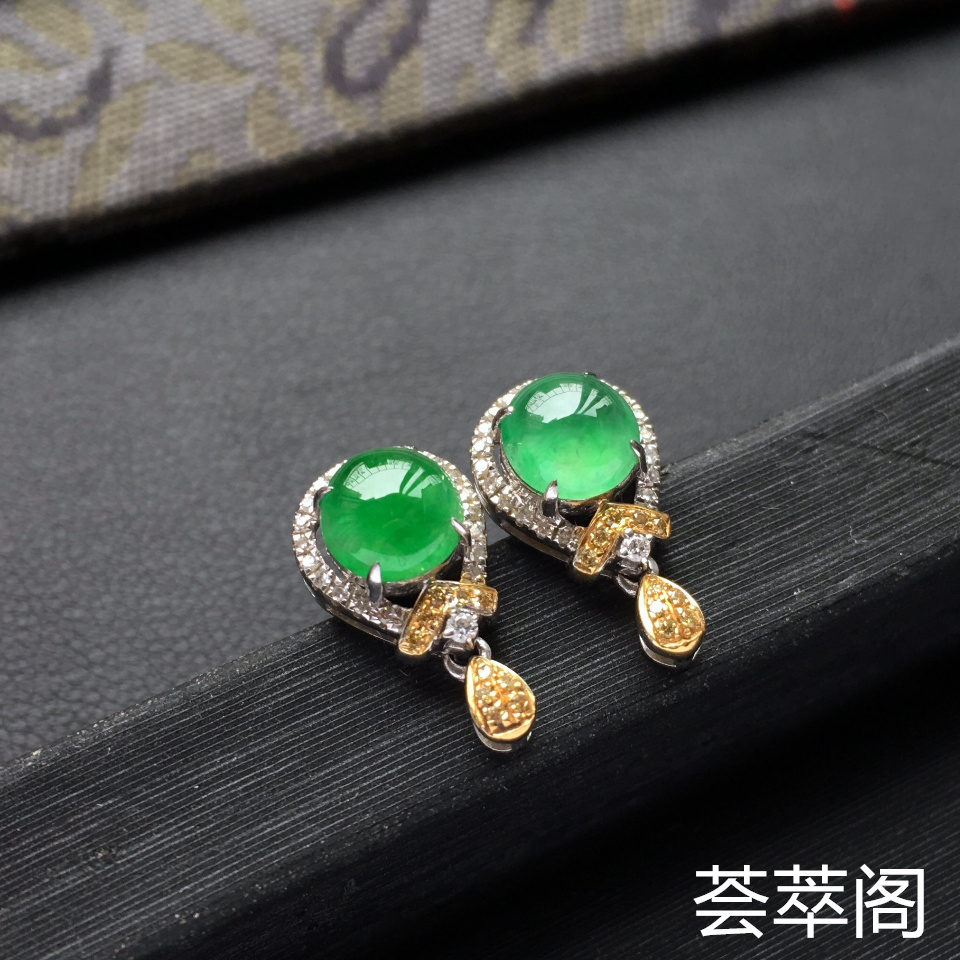 冰种翠色镶白金钻石翡翠耳钉一对