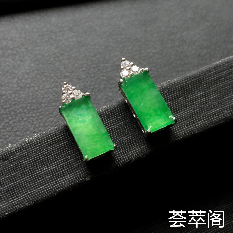 冰种飘翠平安牌翡翠耳钉一对 镶白金钻石