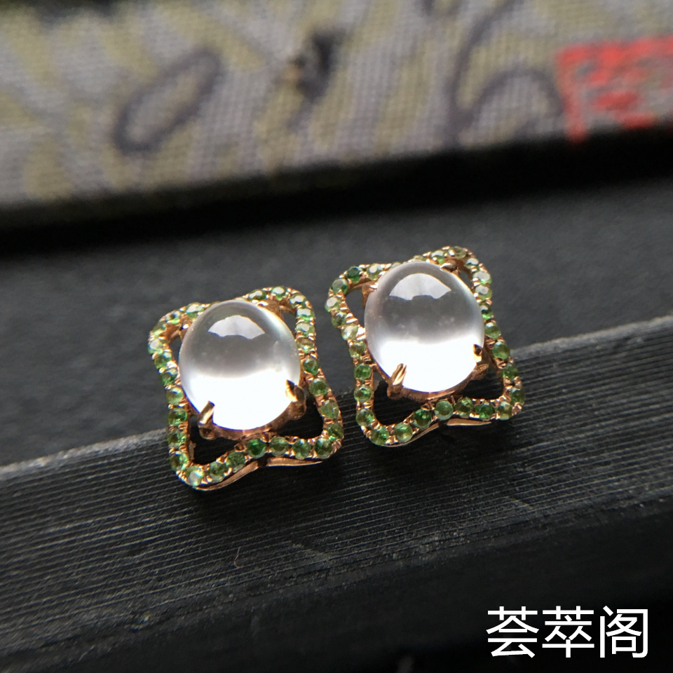 无色冰种沙佛莱翡翠耳钉一对 镶玫瑰金