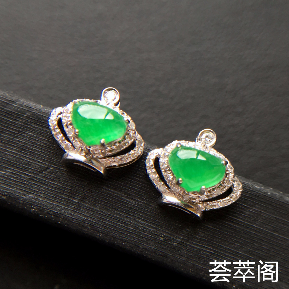 冰种翠色皇冠翡翠耳钉一对 镶白金钻石