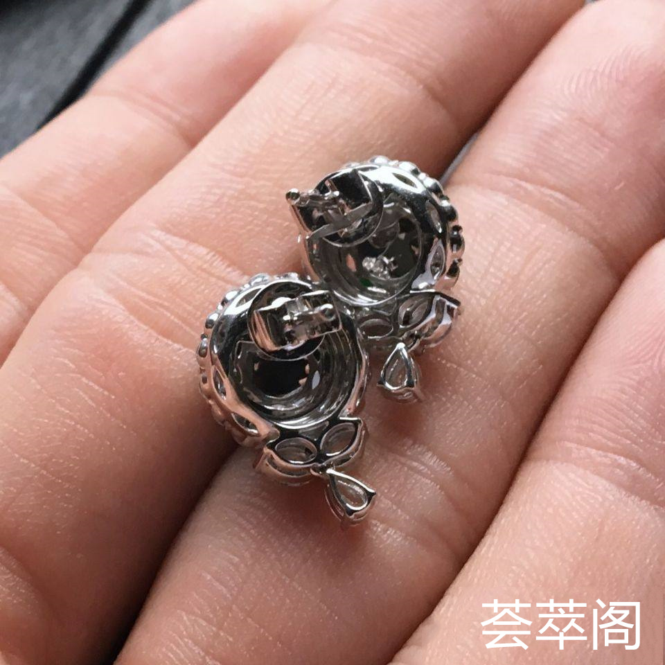 糯冰种阳绿翡翠耳钉镶白金钻石第5张
