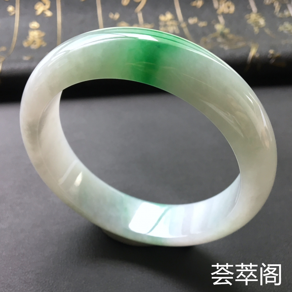 冰种飘绿翡翠手镯 