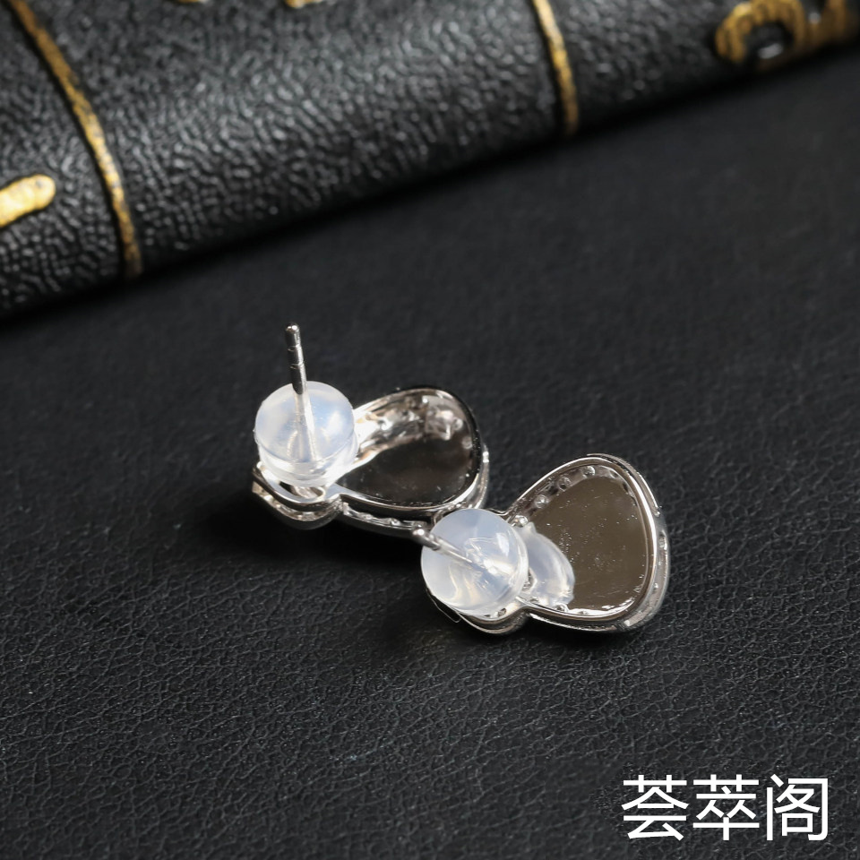 阳绿冰种翡翠耳钉 镶白18K金钻石第3张