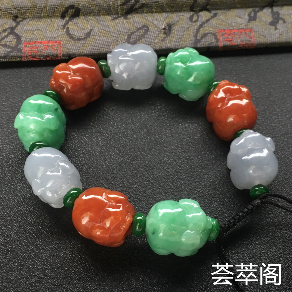 糯冰种三彩福猪翡翠手串