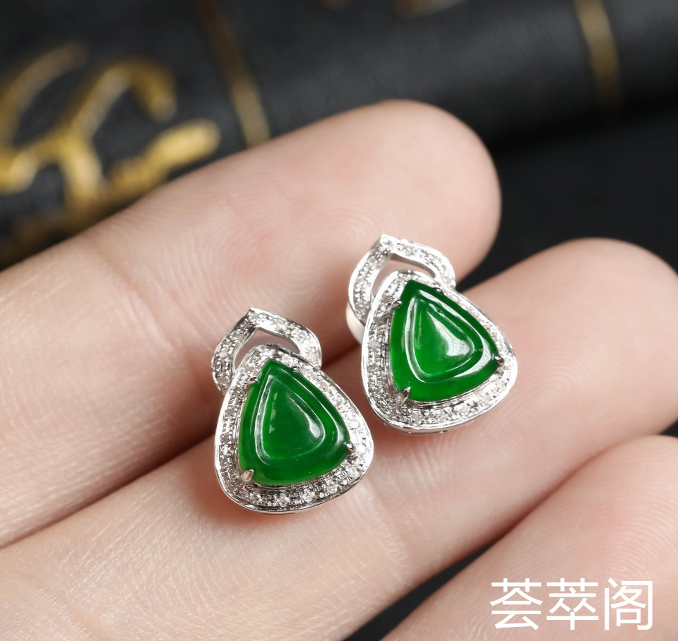 阳绿冰种翡翠耳钉 镶白18K金钻石第5张