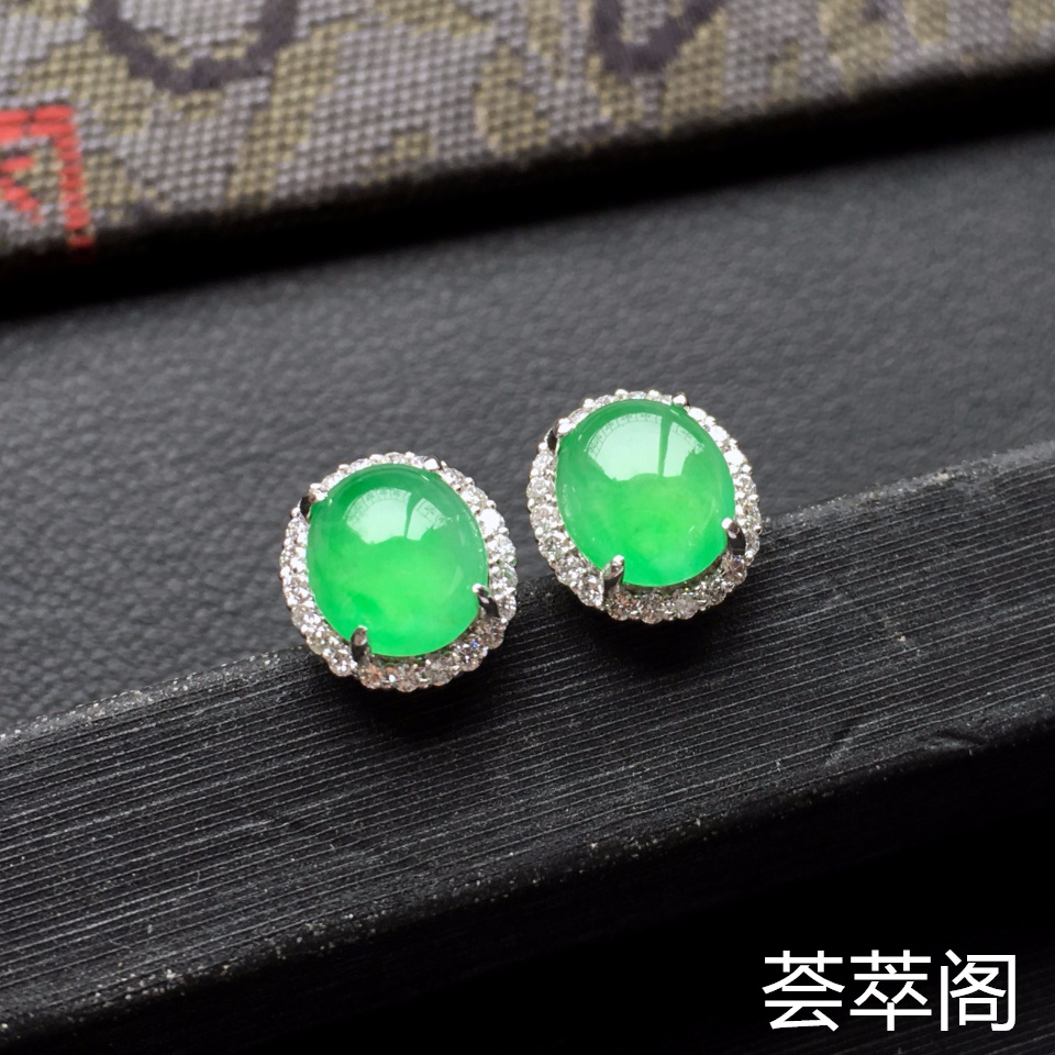 翠色冰种翡翠耳钉一对 镶白金钻石