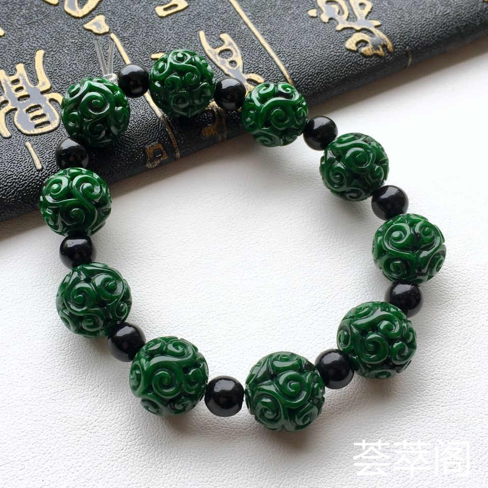 糯冰种浓绿仿古雕刻圆珠翡翠手链