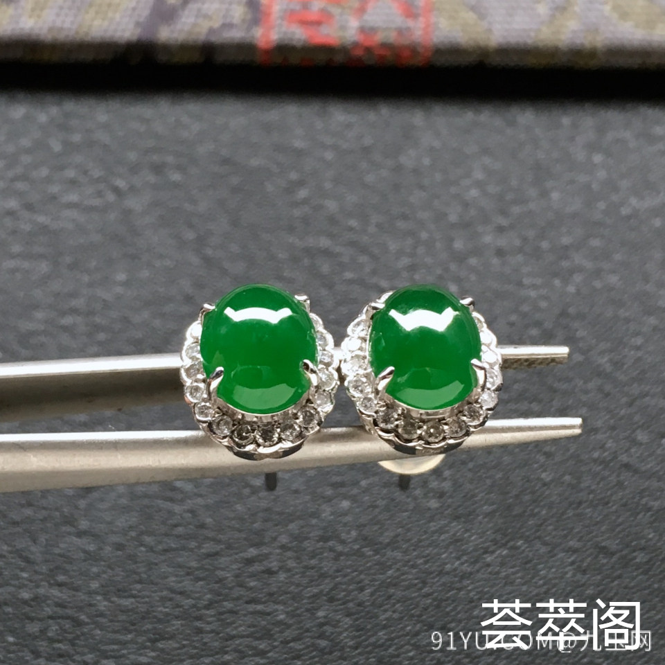 冰种阳绿翡翠耳钉一对 镶白金钻石第2张