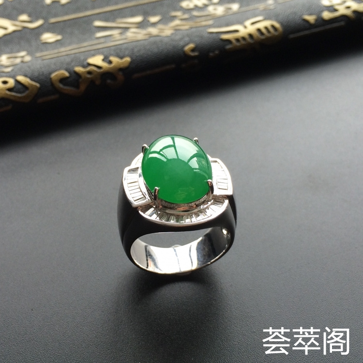 糯冰种翠色翡翠镶白金钻石男戒
