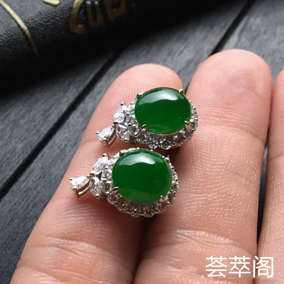 糯冰种阳绿翡翠耳钉镶白金钻石第4张