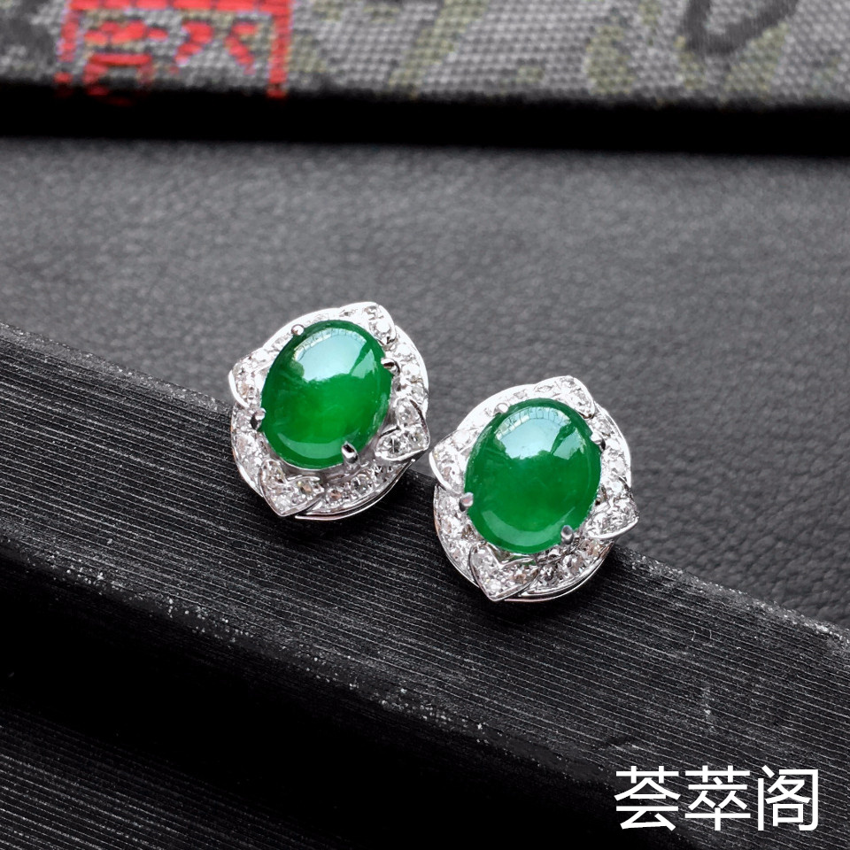 冰种阳绿翡翠耳钉一对 镶白金钻石第6张