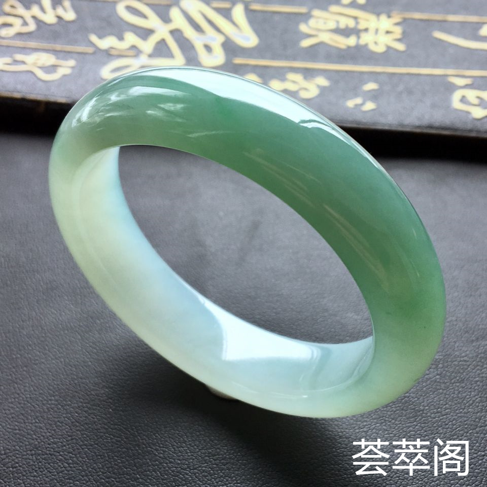 冰种晴水翡翠手镯 (贵妃)