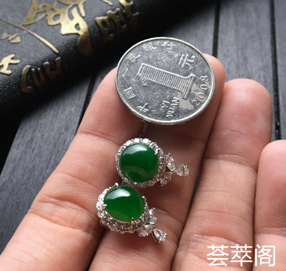 糯冰种阳绿翡翠耳钉镶白金钻石第8张